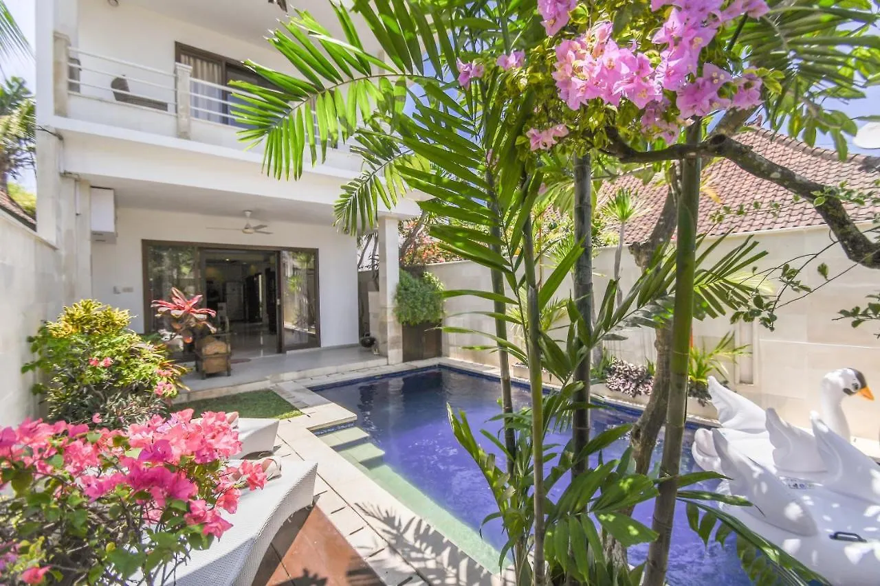 Amalia Swan Haven Villa Seminyak 0*, 세미냑